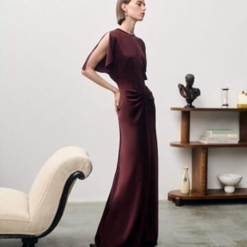 Victoria Beckham Swings to Profit